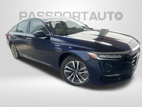 Used 2018 Honda Accord Touring image 2