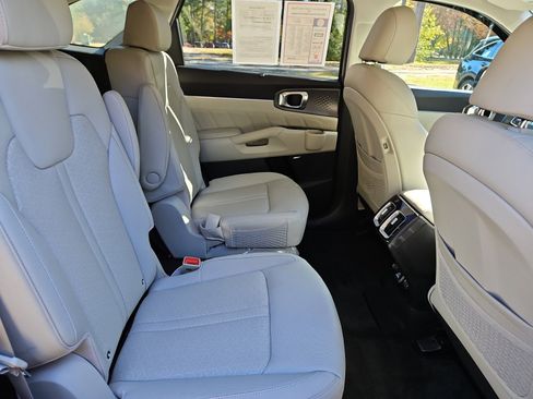 Used 2024 Kia Sorento SX Prestige image 17