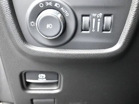 Used 2022 Jeep Grand Cherokee Limited RWD image 15