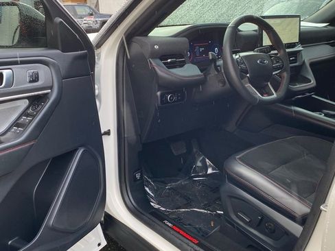 Certified 2025 Ford Explorer ST image 38