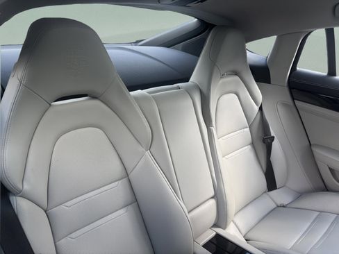 Used 2018 Porsche Panamera 4 image 26