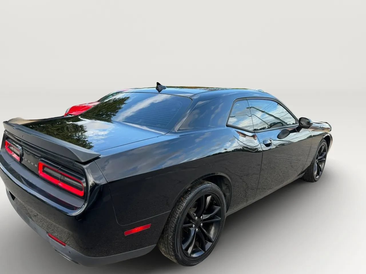 Used 2016 Dodge Challenger SXT Plus RWD image 3