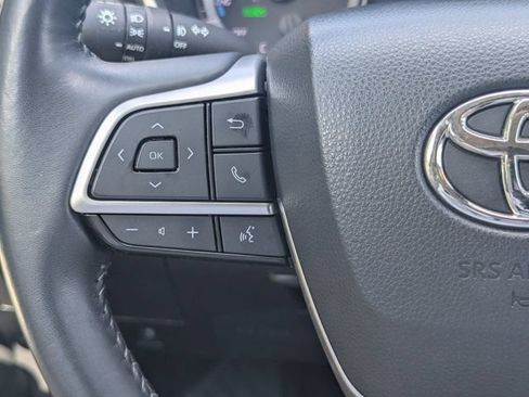 Used 2023 Toyota Highlander XLE FWD image 22