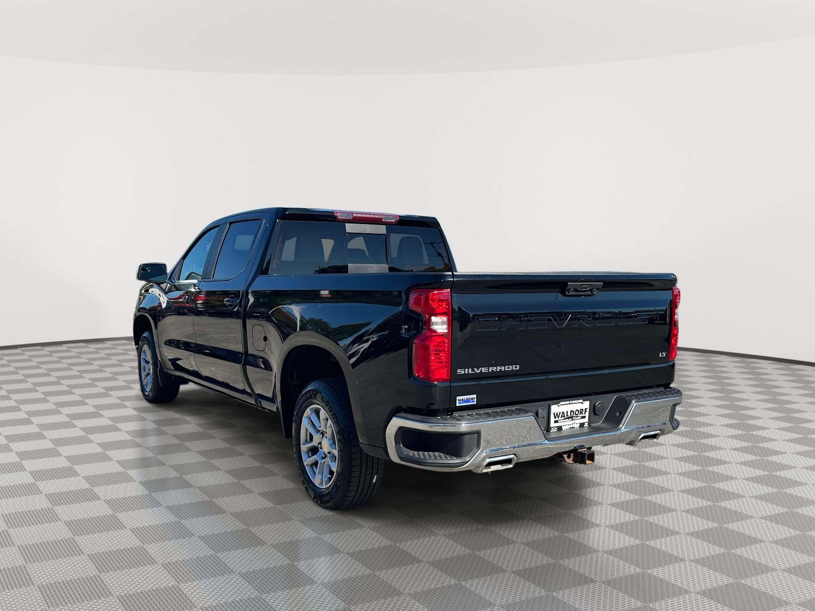 Used 2023 Chevrolet Silverado 1500 LT w/ Z71 Off-Road Package AWD/4WD image 4