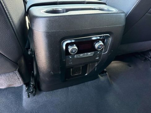 Used 2025 GMC Yukon XL Denali AWD/4WD image 15