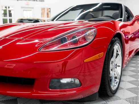 Used 2009 Chevrolet Corvette Coupe w/ Z51 Performance Package RWD image 16