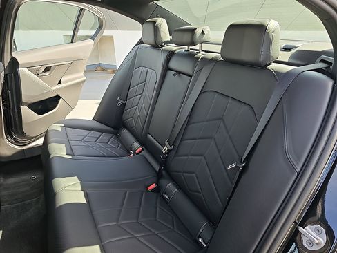 Used 2025 BMW 530i RWD image 14