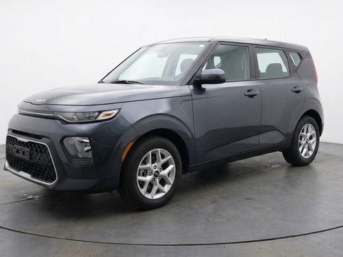 Used 2025 Kia Soul LX w/ LX Technology Package image 3