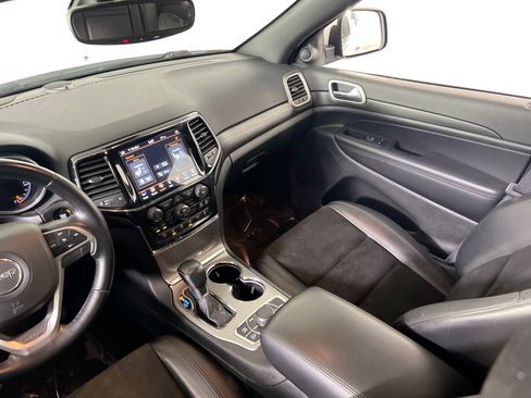 Used 2022 Jeep Grand Cherokee Laredo X image 19