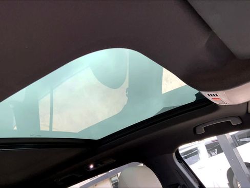 Used 2024 Volkswagen Tiguan SE R-Line image 14