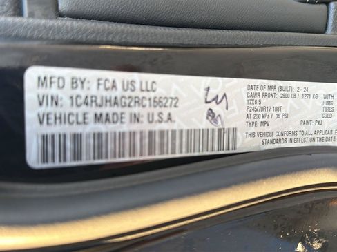 Used 2024 Jeep Grand Cherokee Laredo AWD/4WD image 38