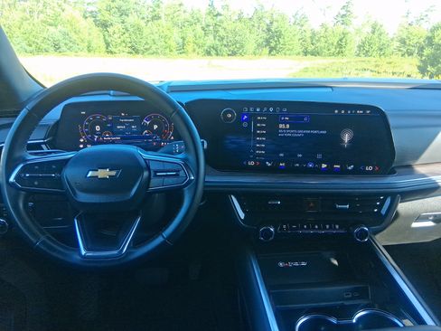 Used 2025 Chevrolet Tahoe LT AWD/4WD image 19