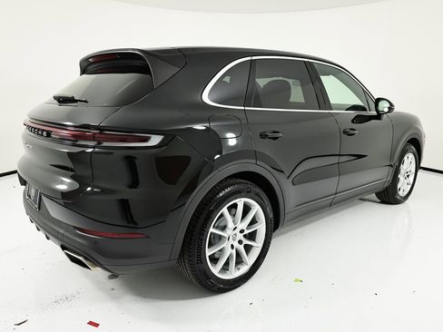 Certified 2024 Porsche Cayenne image 7
