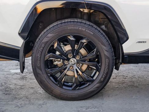 Used 2022 Toyota RAV4 SE image 12