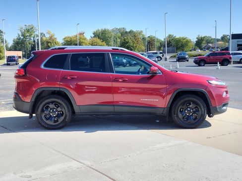 Used 2017 Jeep Cherokee Latitude w/ Cold Weather Group image 14
