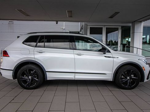 Certified 2023 Volkswagen Tiguan SE R-Line FWD image 3