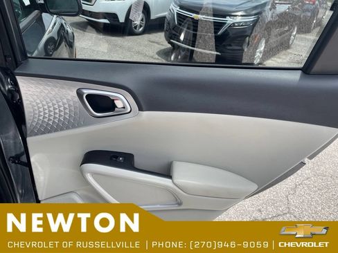 Used 2025 Kia Soul LX w/ LX Technology Package FWD image 30