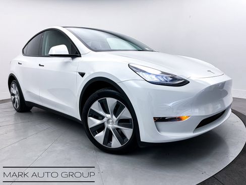 Used 2021 Tesla Model Y Long Range image 1