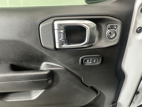 Used 2023 Jeep Wrangler Unlimited Rubicon AWD/4WD image 11