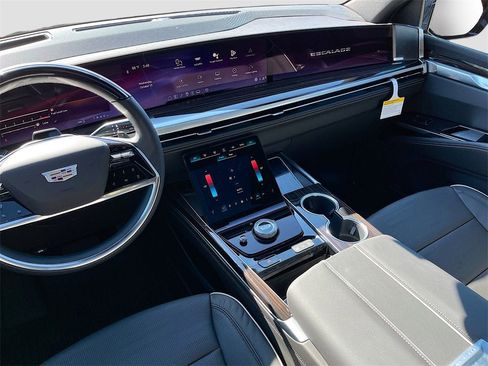 New 2026 Cadillac Escalade ESV Luxury w/ LPO, Radiant Package image 25