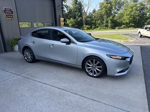 Used 2019 MAZDA MAZDA3 Sedan w/ Select Package FWD image 2