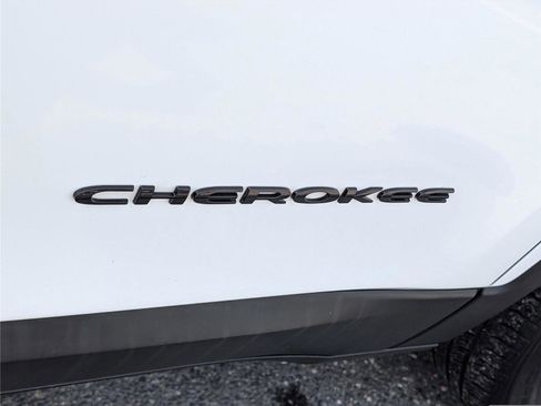 Used 2018 Jeep Cherokee Limited w/ High Altitude Package image 9