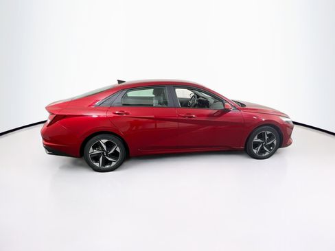 Used 2023 Hyundai Elantra SEL w/ Convenience Package image 4