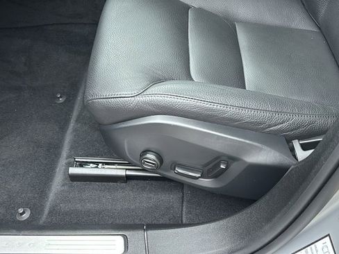 Certified 2025 Volvo XC60 B5 Plus AWD/4WD image 25