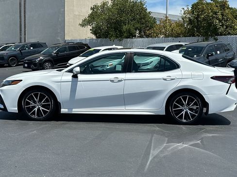 Used 2023 Toyota Camry SE w/ Audio Upgrade Package FWD image 9