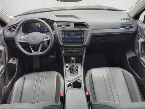 Used 2023 Volkswagen Tiguan SE FWD image 17