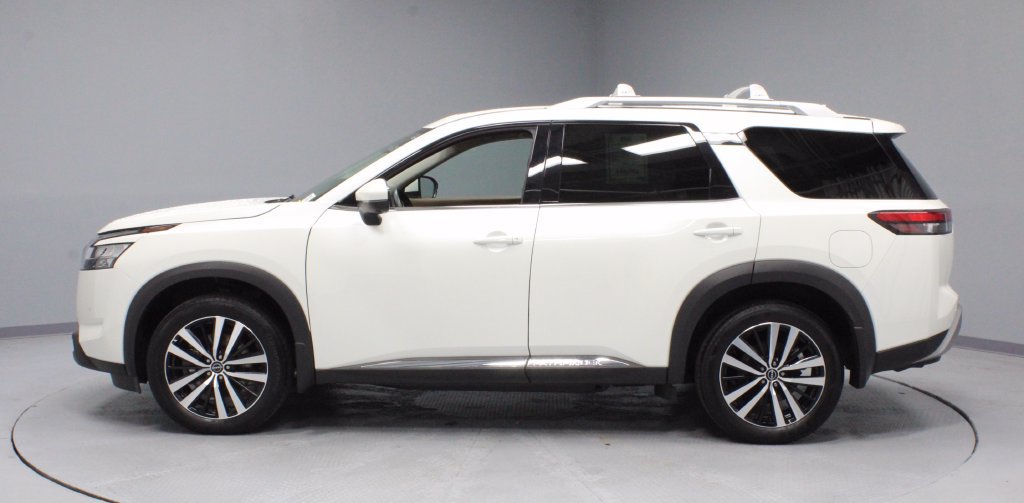 Certified 2024 Nissan Pathfinder Platinum w/ Cargo Package AWD/4WD image 8