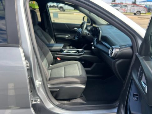 Used 2025 Chevrolet Equinox LT FWD image 32