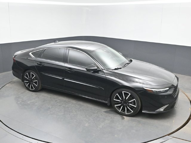Used 2023 Honda Accord Touring image 1