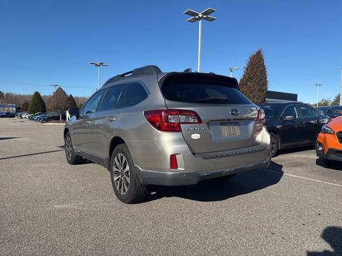 Used 2017 Subaru Outback 2.5i Limited image 3