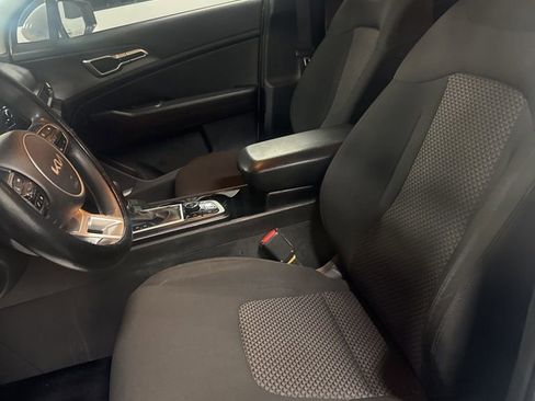 Used 2023 Kia Sportage LX image 6