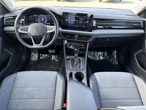 Used 2025 Volkswagen Jetta SE image 21