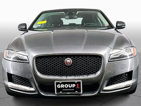 Used 2017 Jaguar XF Prestige image 3