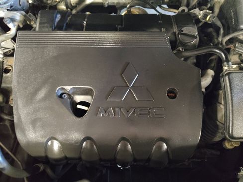 Used 2018 Mitsubishi Outlander SEL image 30