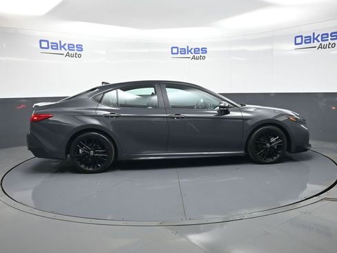 Used 2025 Toyota Camry SE image 9