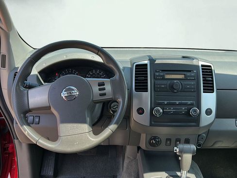 Used 2010 Nissan Frontier SE w/ Moonroof Pkg AWD/4WD image 7