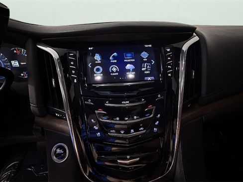 Used 2017 Cadillac Escalade Premium Luxury image 21