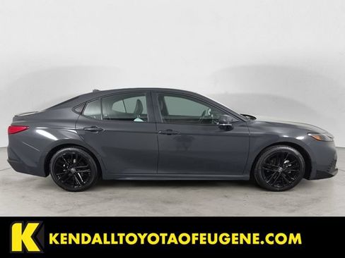 Used 2025 Toyota Camry SE FWD image 4