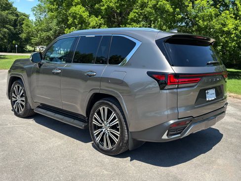 Used 2022 Lexus LX 600 4WD w/ Accessory Package (Z1) image 4
