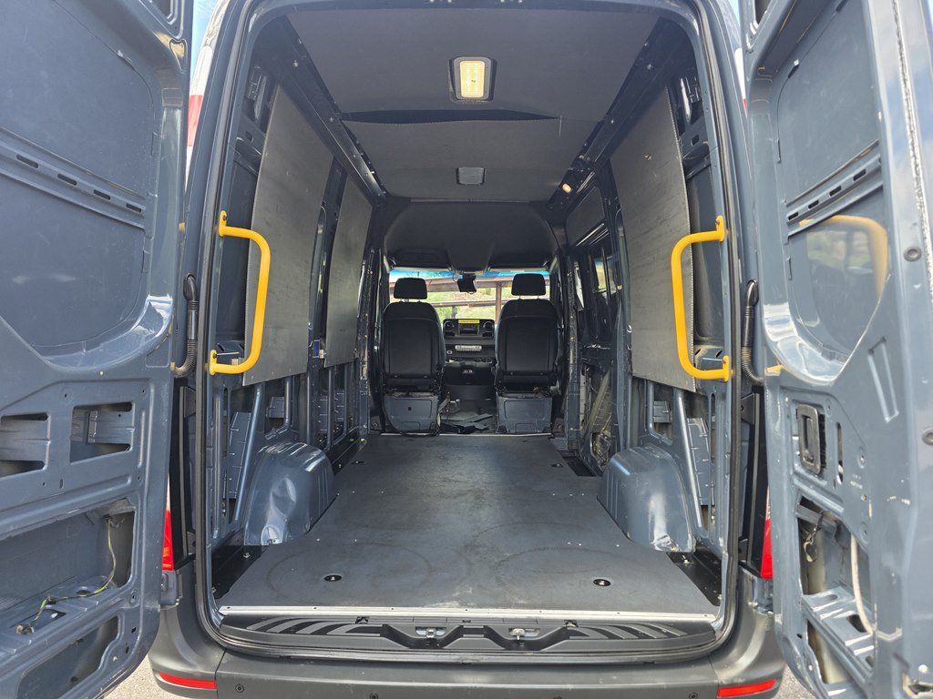Used 2019 Mercedes-Benz Sprinter 144 image 3