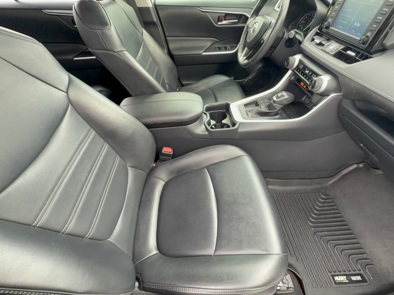 Used 2019 Toyota RAV4 XLE Premium FWD image 30
