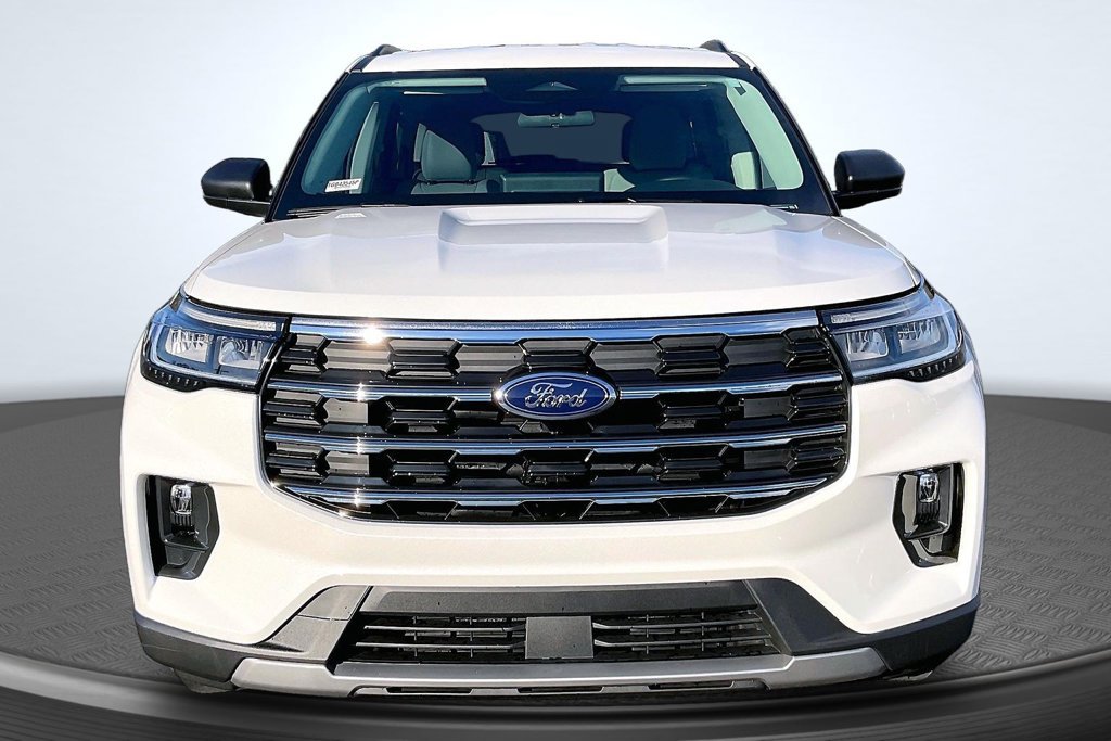 Used 2026 Ford Explorer Active w/ Active Comfort Package RWD image 2