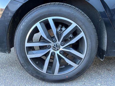 Used 2025 Volkswagen Jetta SE image 27