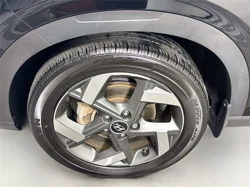 Used 2023 Hyundai Venue SEL image 4