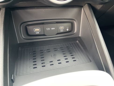 New 2025 Hyundai Venue Limited image 21