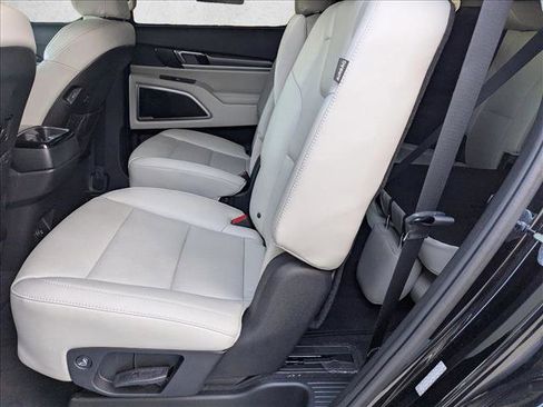 Used 2023 Kia Telluride S image 21